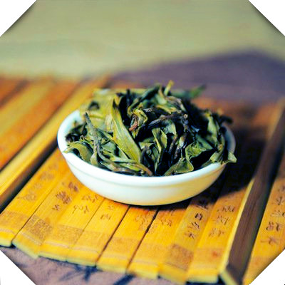 什么茶去火喝？绿茶、菊花茶等都有很好的效果，不仅可以清热解毒，还有助于消除口臭和便秘。
