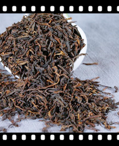 曼松新茶和老茶哪个好喝，口感对决：曼松新茶与老茶，你更喜欢哪一种？