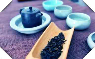 雅安产名优绿茶：顶露、碧峰峡毛尖等，其中顶露最为出名。
